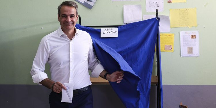Yunanistan’da ilk sonuçlara göre genel seçimleri Miçotakis’in partisi kazandı