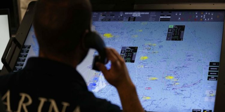 İtalyan özel kuvvetleri, kaçak göçmenlerin alıkoyduğu Türk gemisini kurtardı