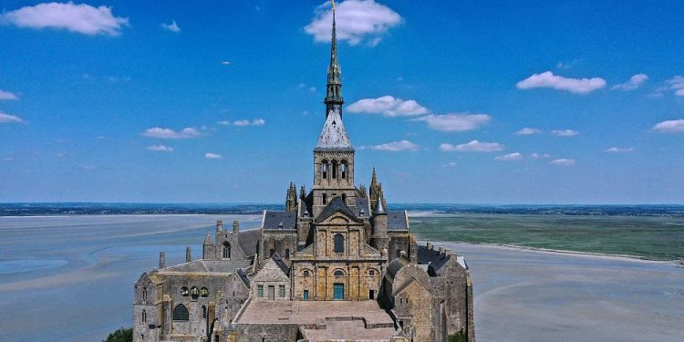 Fransa’da ‘fazla turist göze battı’, hükümet turistler için ne tür düzenleme yapacak?