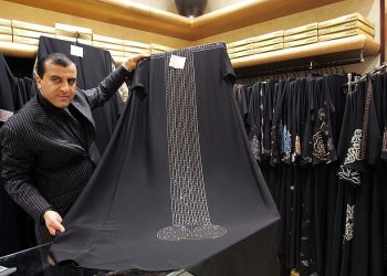 Fransa’da okullarda laiklik tartışması: Abaya dini bir sembol mü?