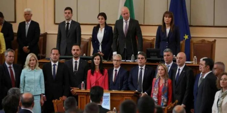 2 yıl, 5 seçim sonra Bulgaristan’da hükümet kuruldu