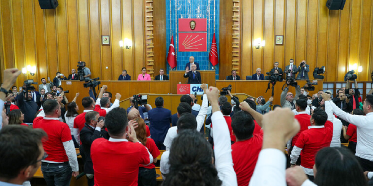 5 saat süren toplantının ardından... CHP Meclis grup yönetimi belirlendi!