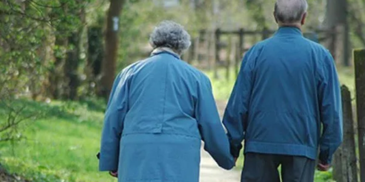 60 yaşından sonra görülen yürüme bozukluğu