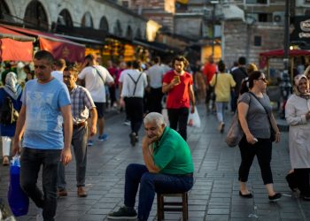 “Türkiye’nin kalıcı yatırımlar için ekonomide U dönüşünden daha fazlasına ihtiyacı var”