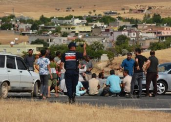 Direniş sonucu mahallelere elektrik verildi