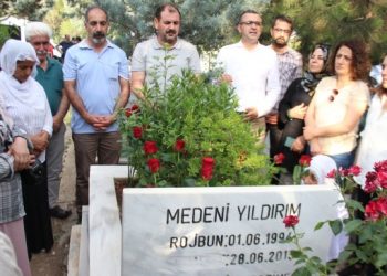 Medeni Yıldırım mezarı başında anıldı