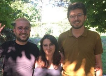 Meslektaşlarının tutuklanmasına karşı çıkan gazetecilere dava