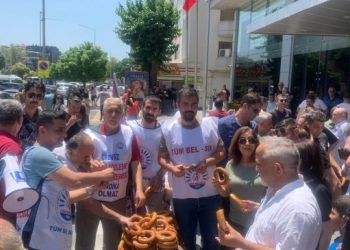 Belediye işçilerinden simitli protesto