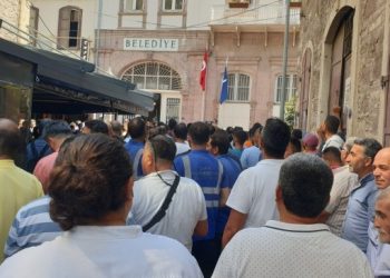 İzmir Büyükşehir Belediyesi işçileri iş bıraktı