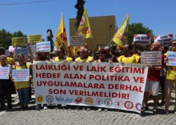 İmam Deniz: Öğretmenler okulda bilimi, imamlar camide dini anlatsın
