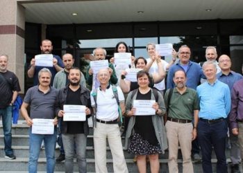 Barış Akademisyeni Bakırezer görevine döndü