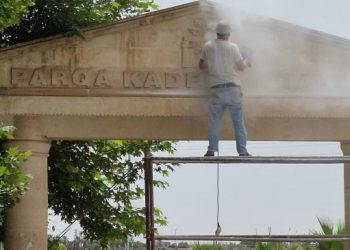 Kayyım Kürtçe park ismini sildirdi
