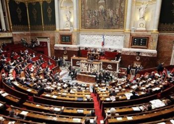 Fransa’da hükümete karşı sunulan gen soruya ret
