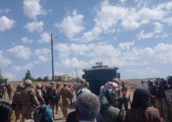 DEDAŞ’ın uygulamasına karşı çıkan köylülere gaz bombalı saldırı