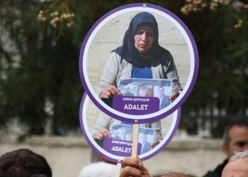 Emine Şenyaşar’a para cezası