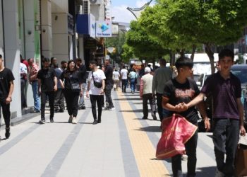 Ekonomik kriz gölgesinde bayram alışverişi