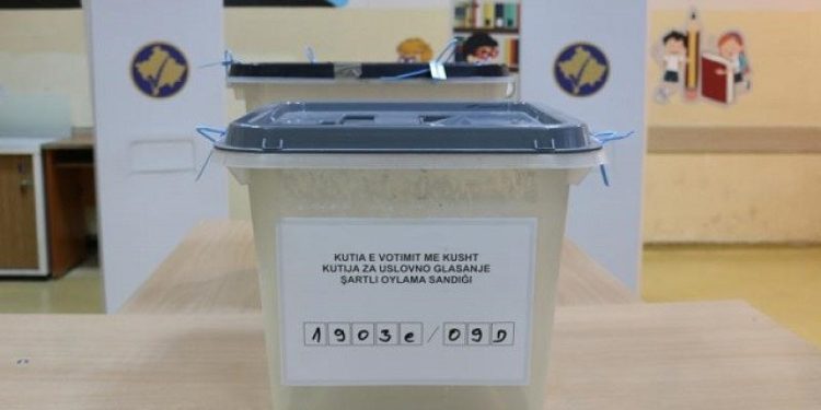 AB, gerilimin arttığı Kosova'da yerel seçimlerin yenilenmesini istedi