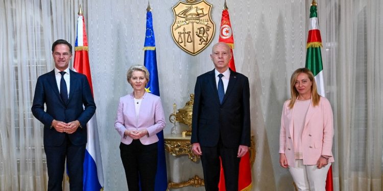 AB'den Tunus'a 1 milyar euroluk göçmen 'rüşveti' teklifi