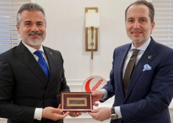 AKP’den istifa eden Suat Kılıç’ın adresi Yeniden Refah oldu