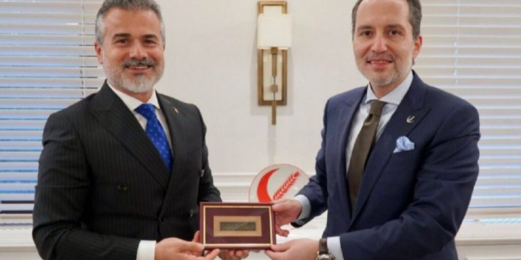 AKP’den istifa eden Suat Kılıç’ın adresi Yeniden Refah oldu