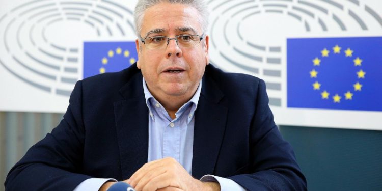 Avrupa Birliği'nin yasama organı Avrupa Parlamentosu'nun Türkiye Raportörü Nacho Sanchez Amor, Cumhurbaşkanı Recep Tayyip Erdoğan'ın üçüncü kez seçilmesinin ardından Türkiye'nin üyelik sürecinin devam edemeyeceğini düşündüğünü belirtti.
