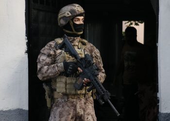 Adana’da organize suç örgütüne şafak baskını: Çok sayıda gözaltı var