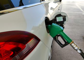 Akaryakıta dev zam; benzin litresi 24 lirayı aştı