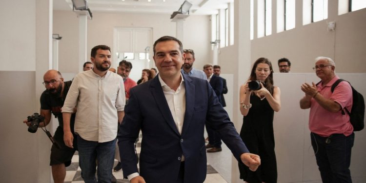 Aleksis Çipras, SYRIZA genel başkanlığından istifa etti: En güzel deniz henüz gidilmemiş olandır