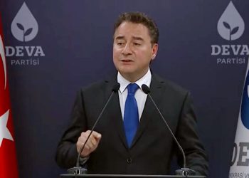 Ali Babacan, faiz artışını böyle yorumladı: Ya Erdoğan herkesi aldattı ya da…