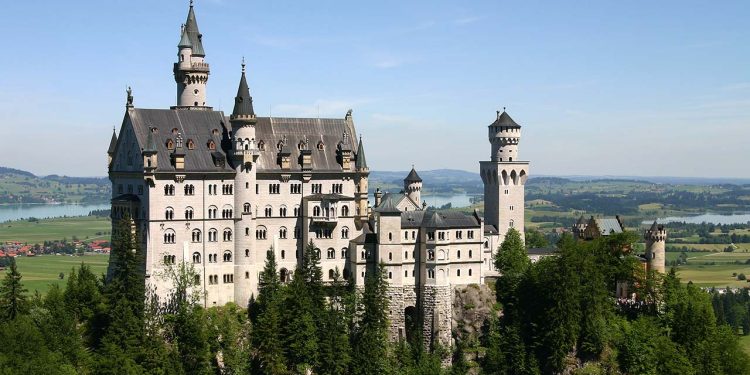 Almanya'da bir erkek, iki kadın turisti taciz edip uçuruma attı: Bir ölü, bir yaralı