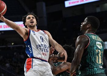 Anadolu Efes, final serisinde durumu 2-0'a getirdi
