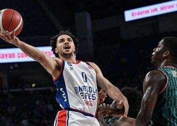 Anadolu Efes şampiyonluk için parkeye çıkıyor