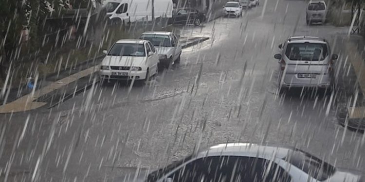 Ankara'da sağanak alarmı: Belediye çalışanlarının izinleri iptal edildi