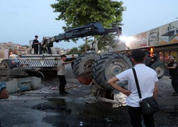Antep'te traktör ile minibüs çarpıştı: Bir ölü