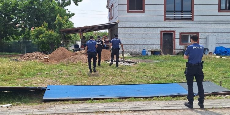 Arazi anlaşmazlığı yaşadığı üç kişiyi pompalı tüfekle vurdu