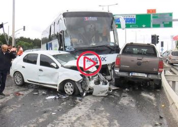 Arnavutköy'de yolcu otobüsünün araçlara çarptığı kaza kamerada