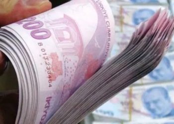 Döviz cinsinden en yüksek değerini 2023'te gören asgari ücret, 454 dolarla başladığı dönemi yüzde 20,9 azalışla yaklaşık 359 dolar seviyesinde kapatıyor.