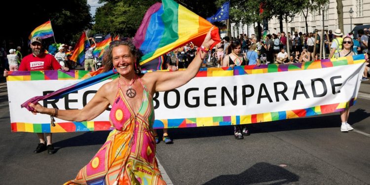 Avusturya'da Onur Yürüyüşü'ne 'cihatçı' saldırı istihbaratı: Üç kişi gözaltında