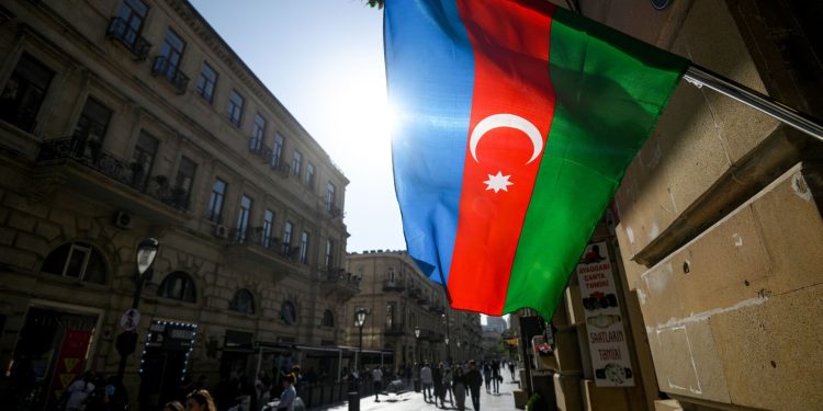 Azerbaycan, vatandaşlarını İran’a seyahat etmemeleri konusunda uyardı