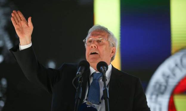 Yazılı bir açıklama yayımlayan eski Fenerbahçe Başkanı Aziz Yıldırım, görevdeki başkan Ali Koç’a olağanüstü kongreye gitmesi yönünde çağrıda bulundu.