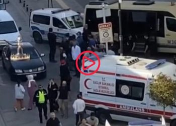 Bağcılar'da kapısı açık minibüsten üç yolcu düştü