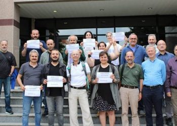Barış Akademisyeni Güven Bakırezer görevine döndü