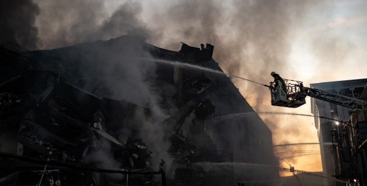 Başakşehir’de fabrikada çıkan yangını söndürme çalışmaları ikinci gününde