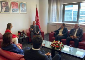 Bayramda tansiyon yükseldi: CHP ve AKP heyetleri arasında yeni Anayasa ve 'Anadolu irfanı' gerginliği