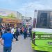Belediye otobüsü ve otomobile çarpan motosiklet sürücüsü öldü