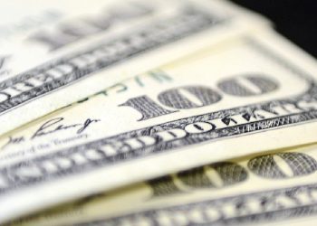 Belirsizlik arttı, dolar/TL'de rekor seri sürdü!