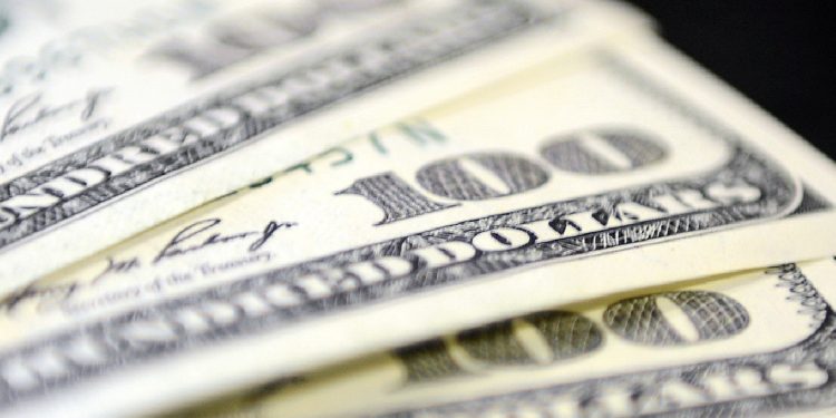 Belirsizlik arttı, dolar/TL'de rekor seri sürdü!