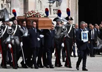 Berlusconi'nin cenazesi yakıldı