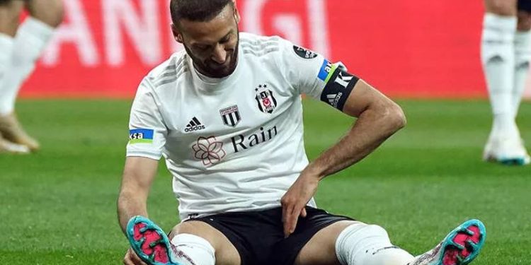 Beşiktaş'a Cenk Tosun'dan kötü haber