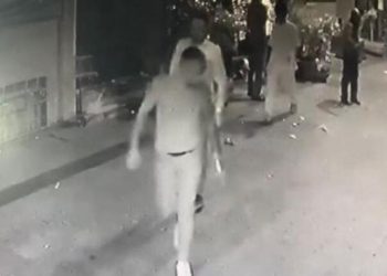 Beyoğlu'nda ara sokakta bıçaklı kavga